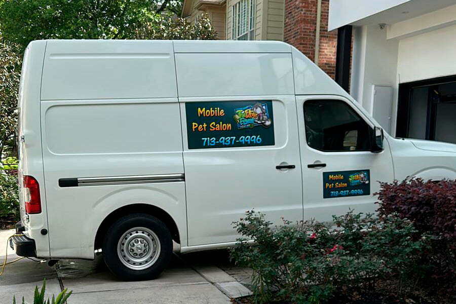 Van equipped to do the necessary work for the satisfaction of our customers - Mobile Pet Salon