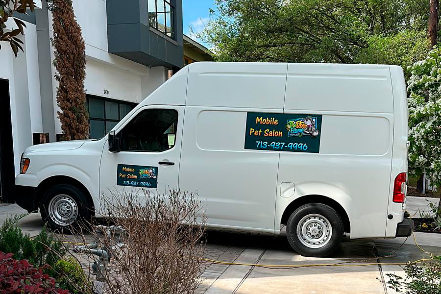 Van equipped to do the necessary work for the satisfaction of our customers - Mobile Pet Salon