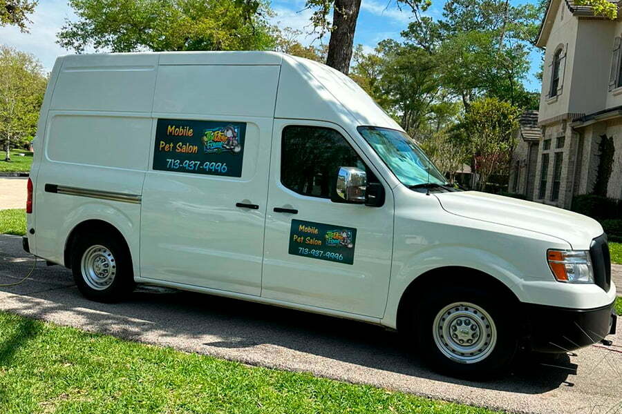 Van equipped to do the necessary work for the satisfaction of our customers - Mobile Pet Salon